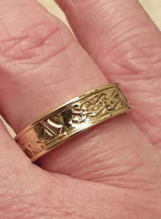 Claddagh Wedding Band in 9ct Gold,  a UK M 1/2 or a US 6 3/4