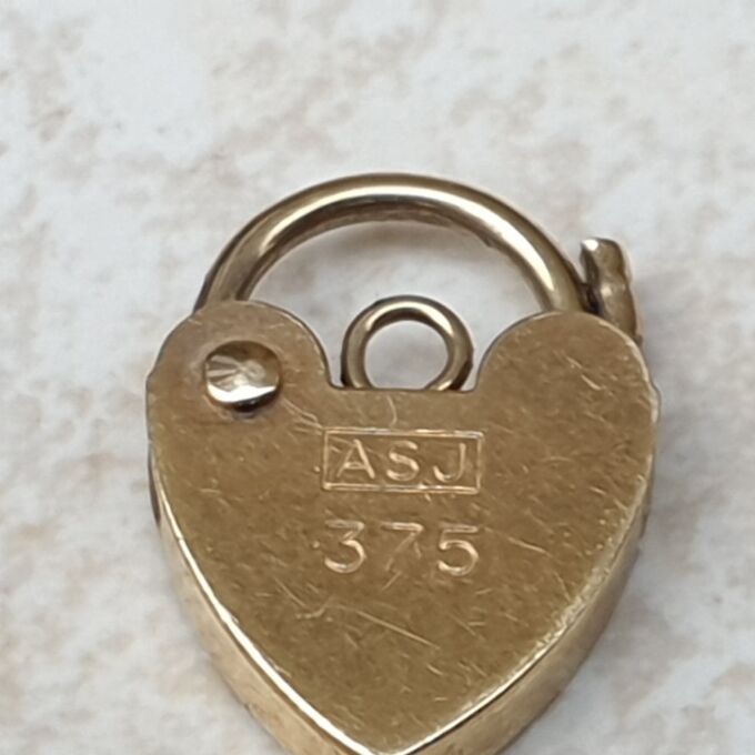 Tiny Heart Padlock in 9ct Gold