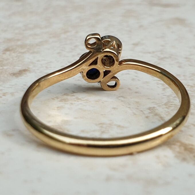 Diamond & Sapphire Moi et Toi Ring in 18ct Gold, a UK R or a US 9