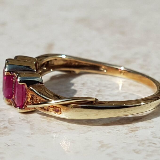 Ravishing Synthetic Ruby Three Stone Trilogy 9ct Gold Ring