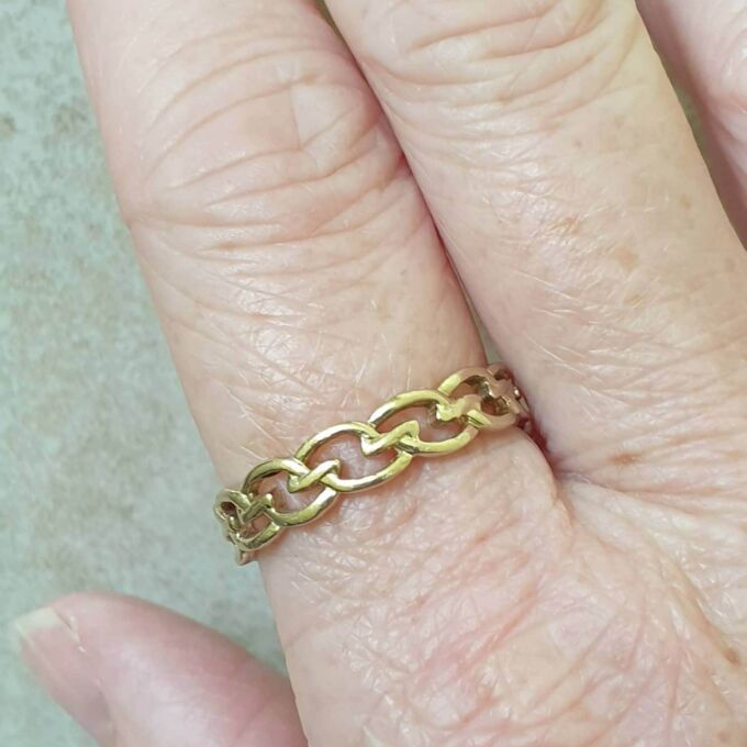 Chain Link Design Ring in 9ct Gold.