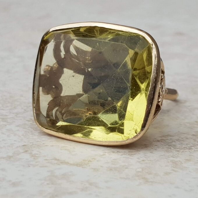 Green Paste Pendant in 9ct Gold.