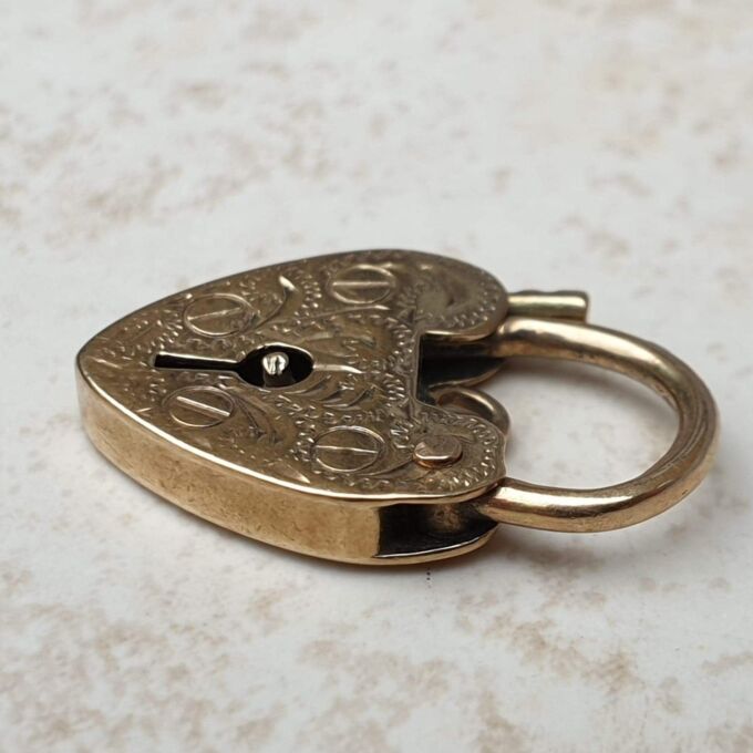 Engraved Heart Pendant in 9ct Gold