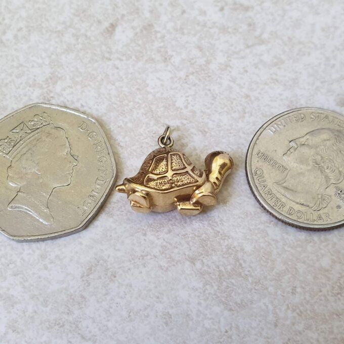 Tortoise Charm Pendant in 9ct Gold