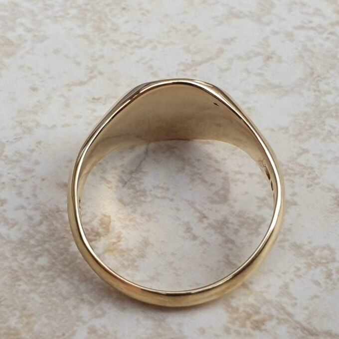 Oval Part Engraved Signet Ring in 9ct gold, a UK K 1/2 or a US 5 3/4