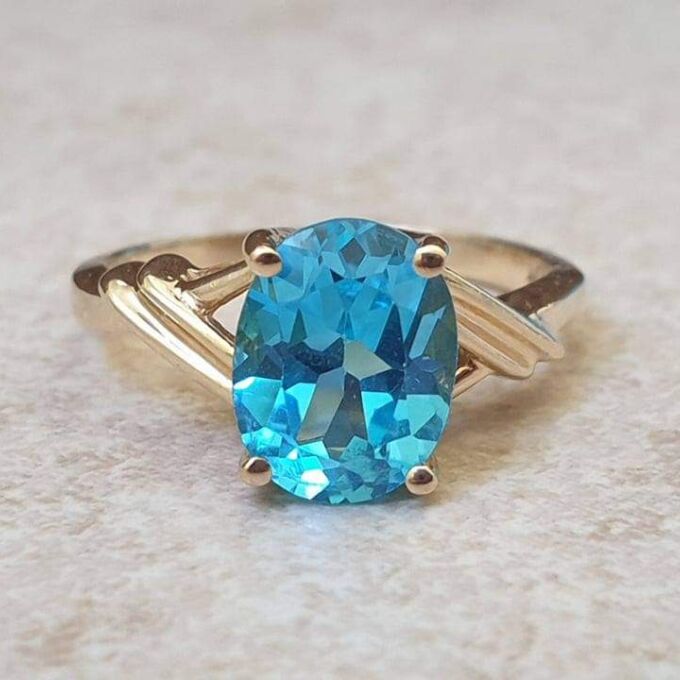 Oval Swiss Blue Topaz Ring in 10K Gold.