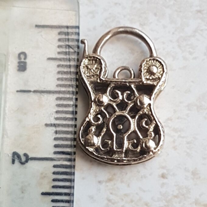 Unusual Purse or Bag Shaped Ornate Lock Padlock in 9ct Gold, not a Heart!