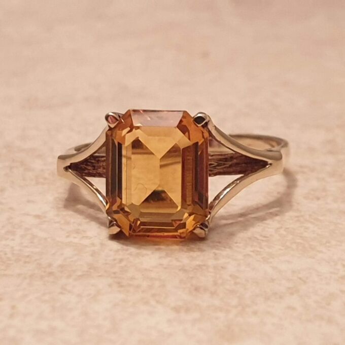 Citrine Paste Solitaire Ring in 9ct Gold,  a UK O or a US 7 1/2.