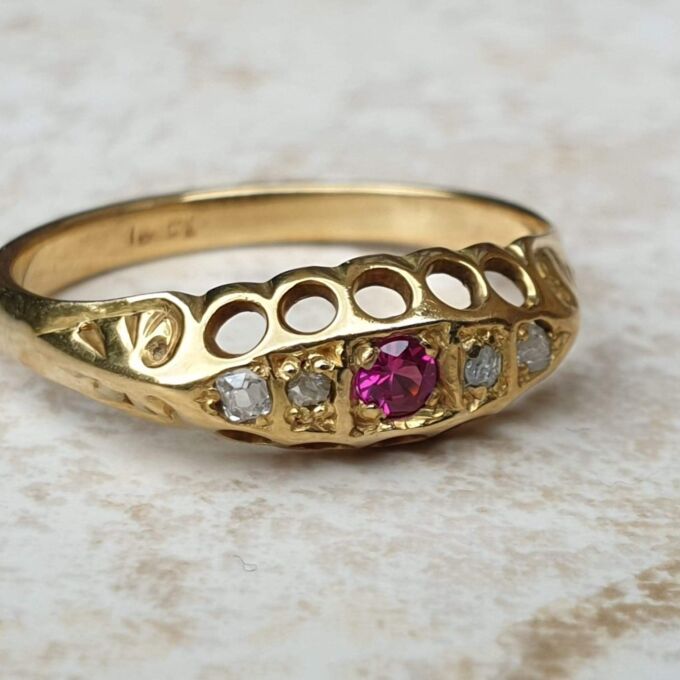 Sale – Fabulous Ruby & Diamond 18ct Gold Ring, a UK O or a US 7 1/2.