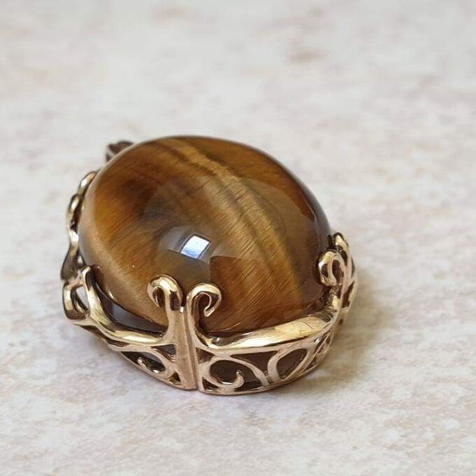 Striking Tigers Eye Pendant in 9ct Gold.