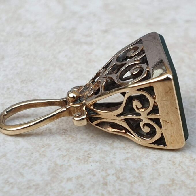 Bloodstone Fixed Fob Pendant in 9ct Gold.