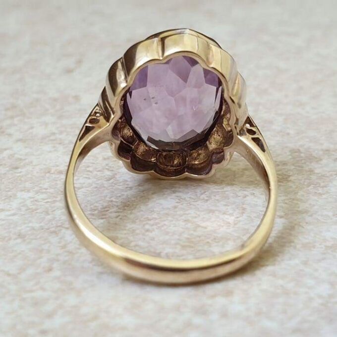 Amethyst Solitaire Frame Ring in 9ct Gold, a UK K or a US 5 3/4