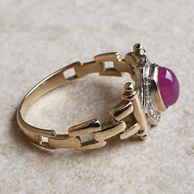 Ruby Cabochon Ring in 9ct Gold, a UK N 1/2 or a US 7 1/4