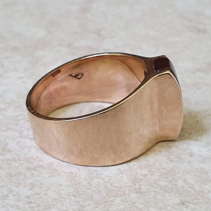 Reserved – Fabulous Carnelian Signet Ring in 9ct Gold.