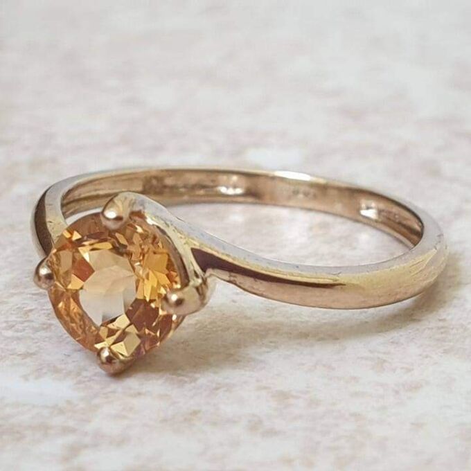 Citrine Solitaire Ring in 9ct Gold.