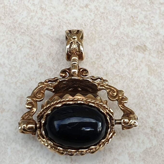 Cabochon Three Stone Spinner Pendant in 9ct Gold