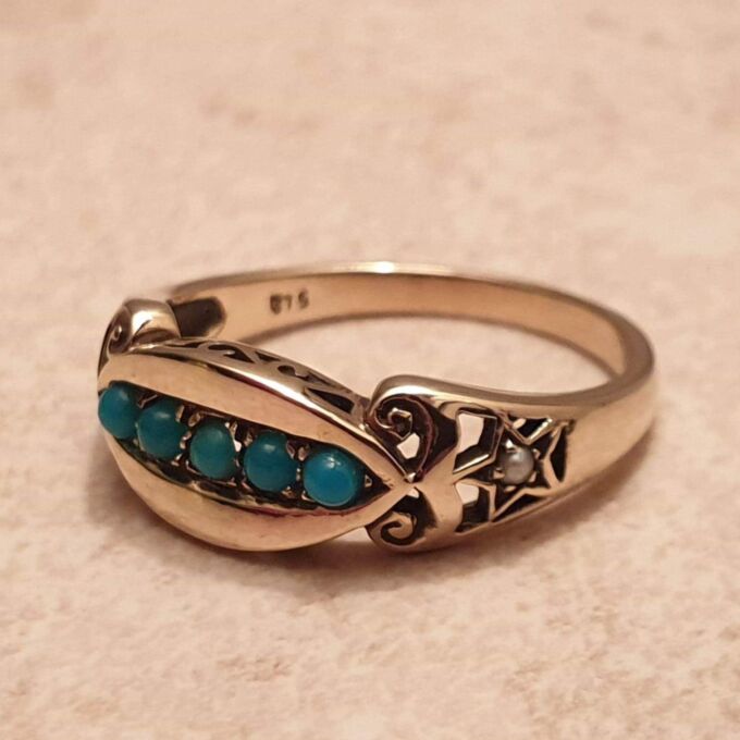 Vintage Turquoise Paste Ring in 9ct Gold,  a UK M – M 1/2 or a US 6 1/2.