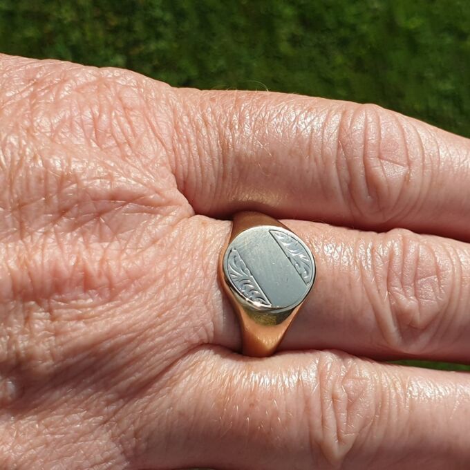 Oval Part Engraved Signet Ring in 9ct Gold.