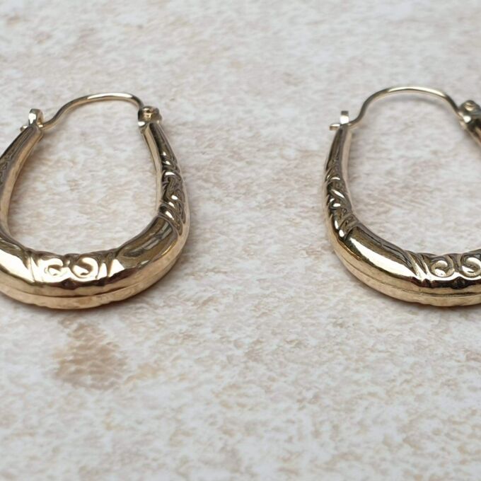 Creole Oval Hoop Earrings in 9ct Gold.