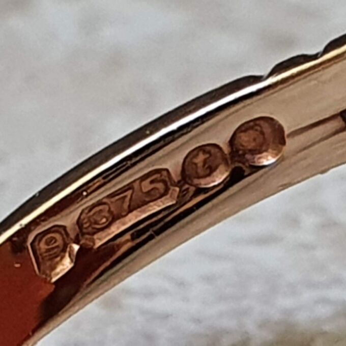 Large Cameo Ring in 9ct Gold.