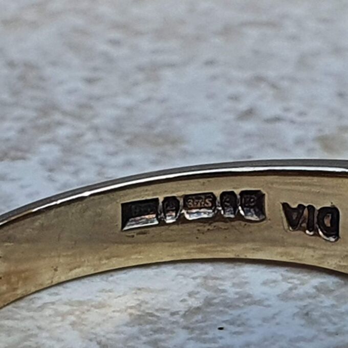 Sapphire & Diamond Ring in 9ct Gold, a UK