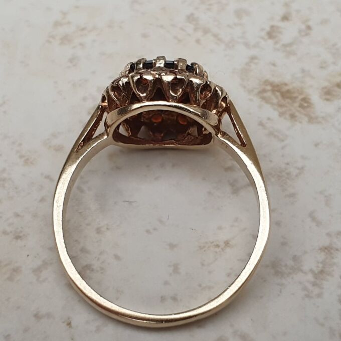Garnet Cluster Ring in 9ct Gold, a UK K 1/2 or a US 5 1/2
