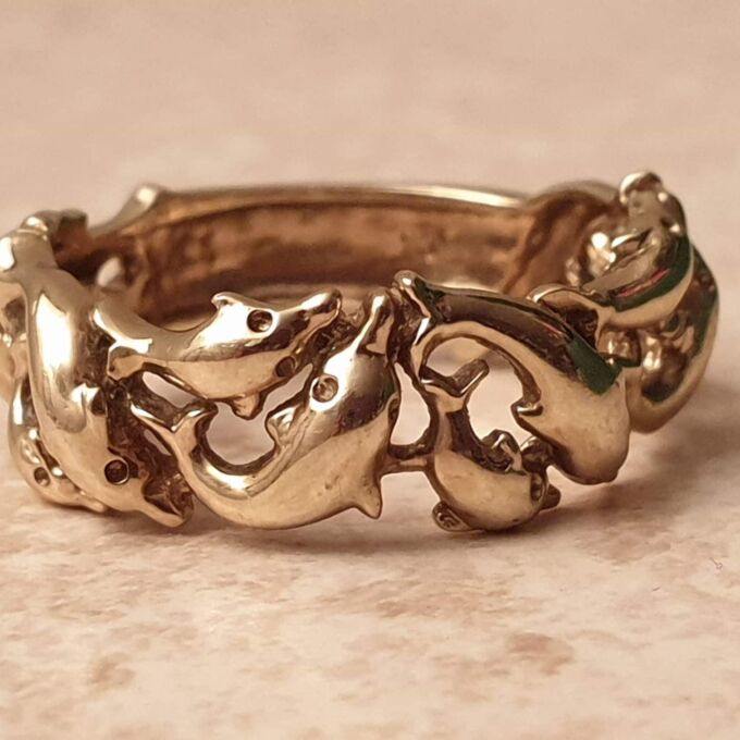 Dolphin Band Ring in 9ct Gold, a UK N 1/2 or a US 7 1/4