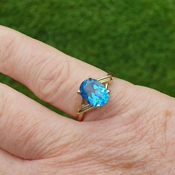 Oval Swiss Blue Topaz Ring in 10K Gold.