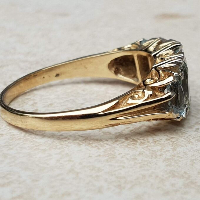Beautiful Five Stone Aquamarine Ring in 9ct Gold, a UK O or a US 7 1/2.