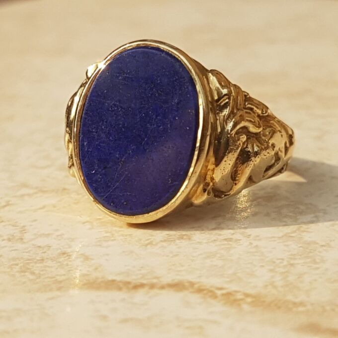Large Lapis Lazuli Signet Ring in 9ct Gold, a UK S 1/2 or a US 9 3/4.