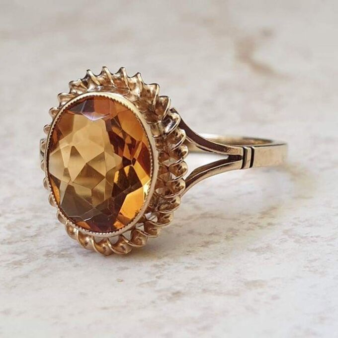 Oval Citrine Solitaire Ring in 9ct Gold, a UK Q or a US 8 1/2