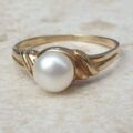 Pearl Solitaire Ring in 9ct Gold.