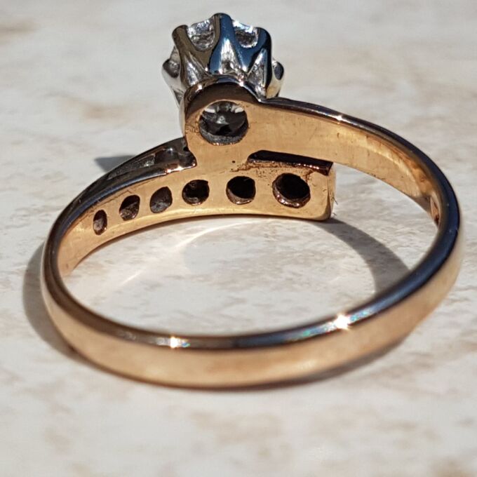 Stunning Diamond Crossover Bypass Ring in 9ct Gold, a UK M 1/2 or a US 6 3/4