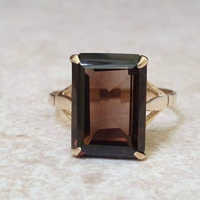Smoky Quartz Ring in 9ct Gold.