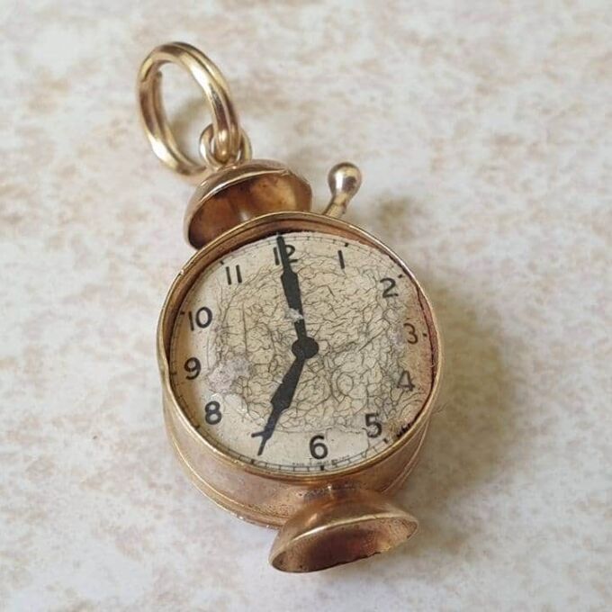 Alarm Clock Charm Pendant in 9ct Gold.