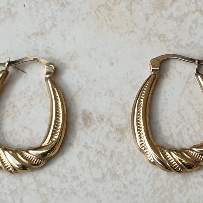 Oval Twist Pattern Creole Hoop Earrings in 9ct Gold