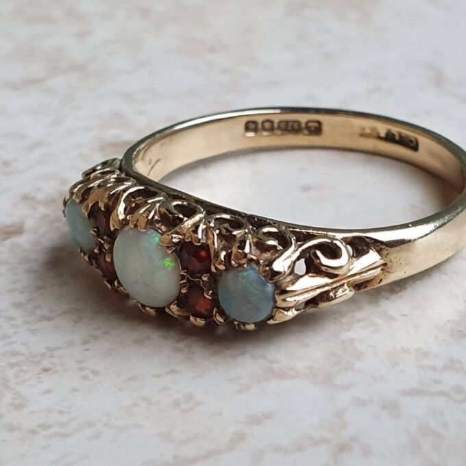 Opal and Garnet Ring in 9ct Gold, a UK N or a US 7