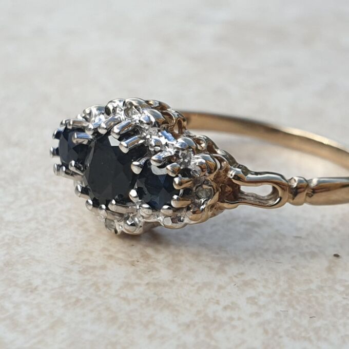 Three Stone Sapphire Ring in 9ct Gold, a UK K or a US 5 1/2