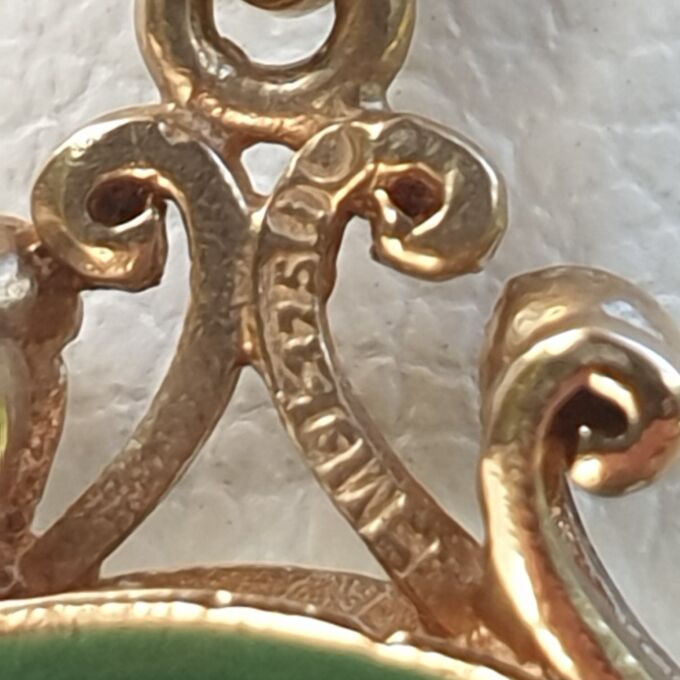 Chrysoprase Spinner Fob Pendant in 9ct Gold