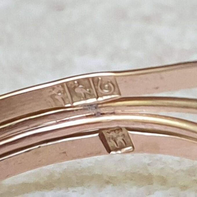 Colour Change Synthetic Sapphire Ring in 12ct Gold.