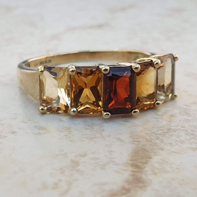 Garnet and Citrine Five Stone Ring in 9ct Gold,  a UK P 1/2 or a US 8 1/4.