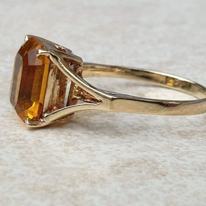 Citrine Paste Solitaire Ring in 9ct Gold,  a UK O or a US 7 1/2.