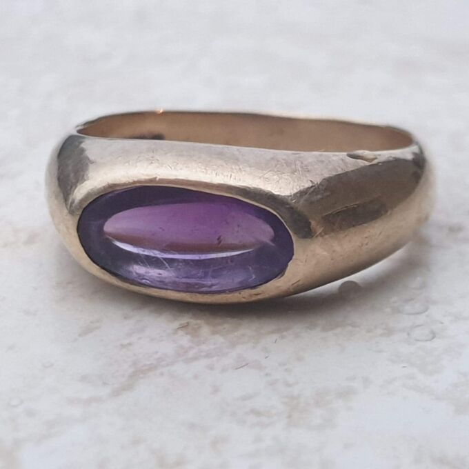 Oval Amethyst Signet Ring in 9ct Gold, a UK H 1/2 or a US 4 1/4