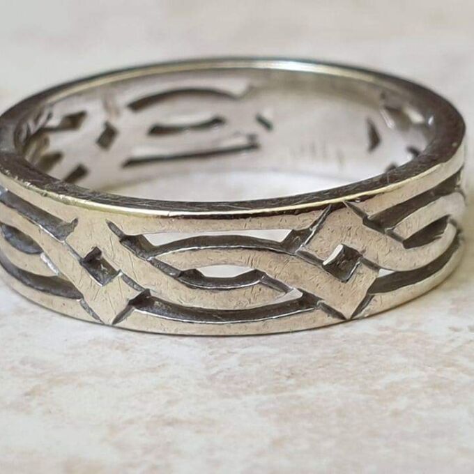Celtic Knot White Gold Band Ring in 9ct,  a UK M 1/2 or a US 6 3/4.