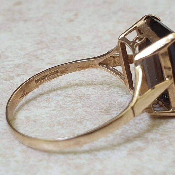 Smoky Quartz Ring in 9ct Gold.