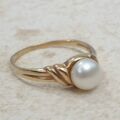 Pearl Solitaire Ring in 9ct Gold.