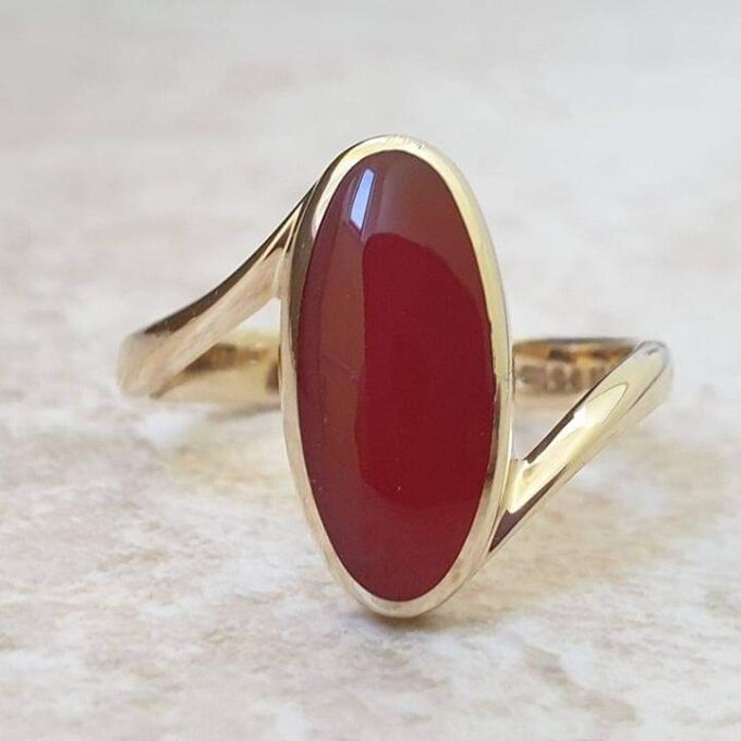 Carnelian Bypass Ring in 9ct Gold.