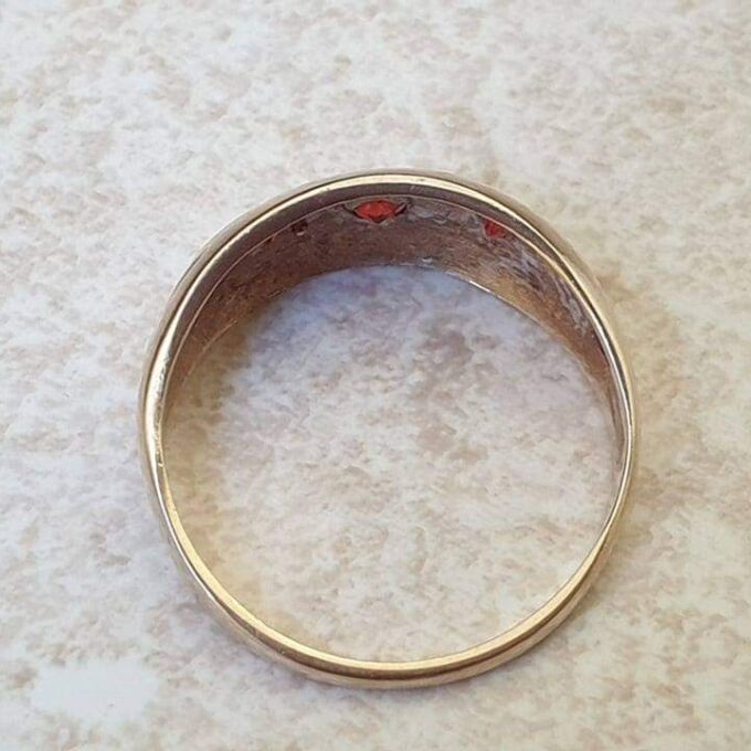 Three Stone Garnet Gypsy Ring in 9ct Gold, a UK L or a US 5 3/4