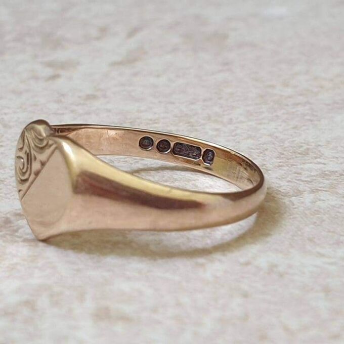 Part Engraved Heart Signet Ring in 9ct Gold.