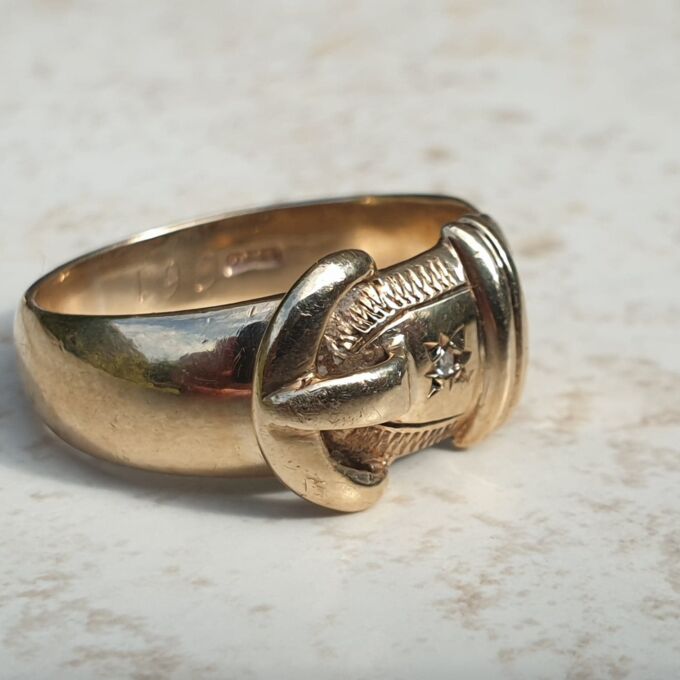 Diamond Set Buckle Ring in 9ct Gold, a UK S or a US 9 1/2.